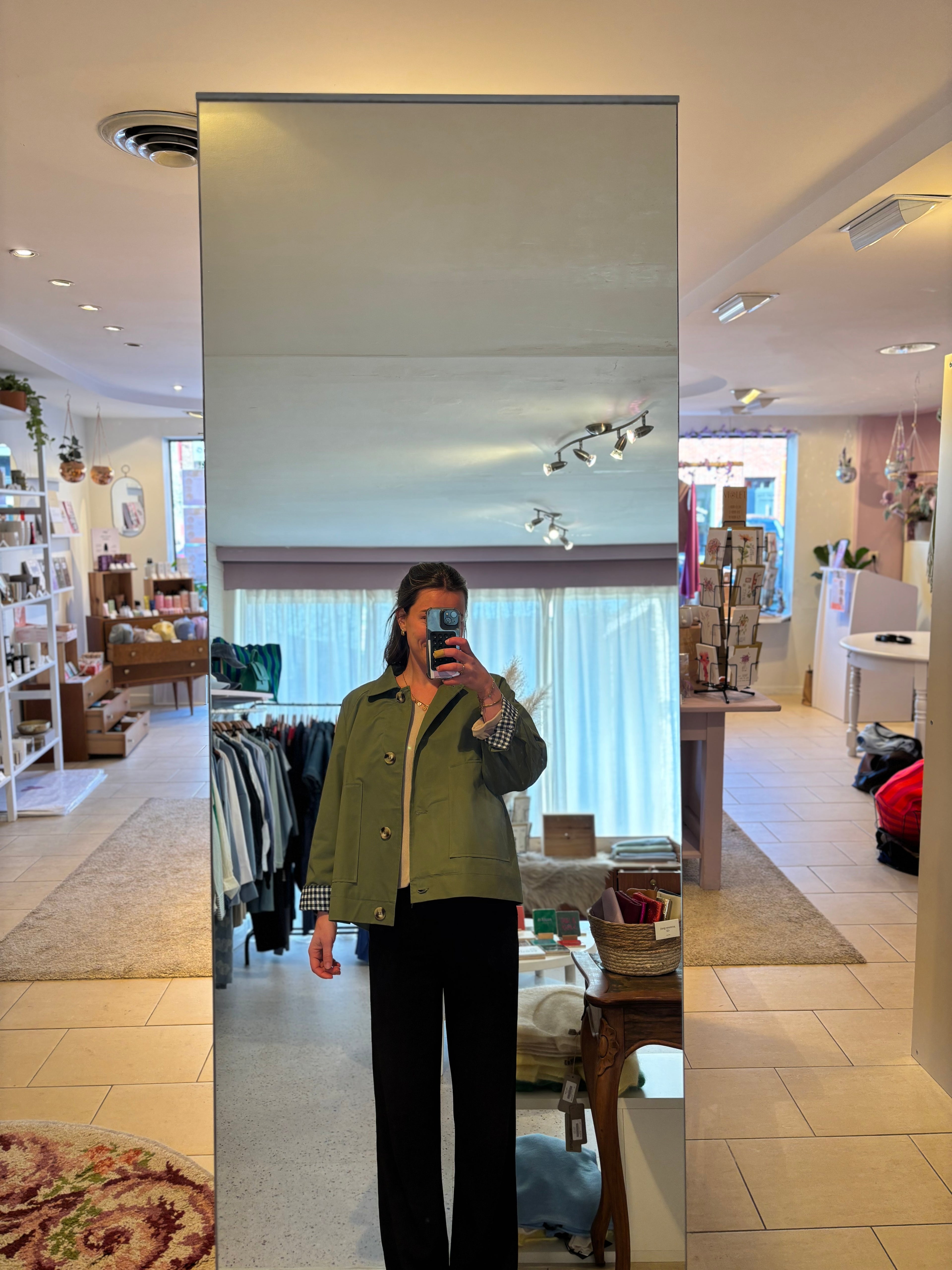 Korte trench khaki