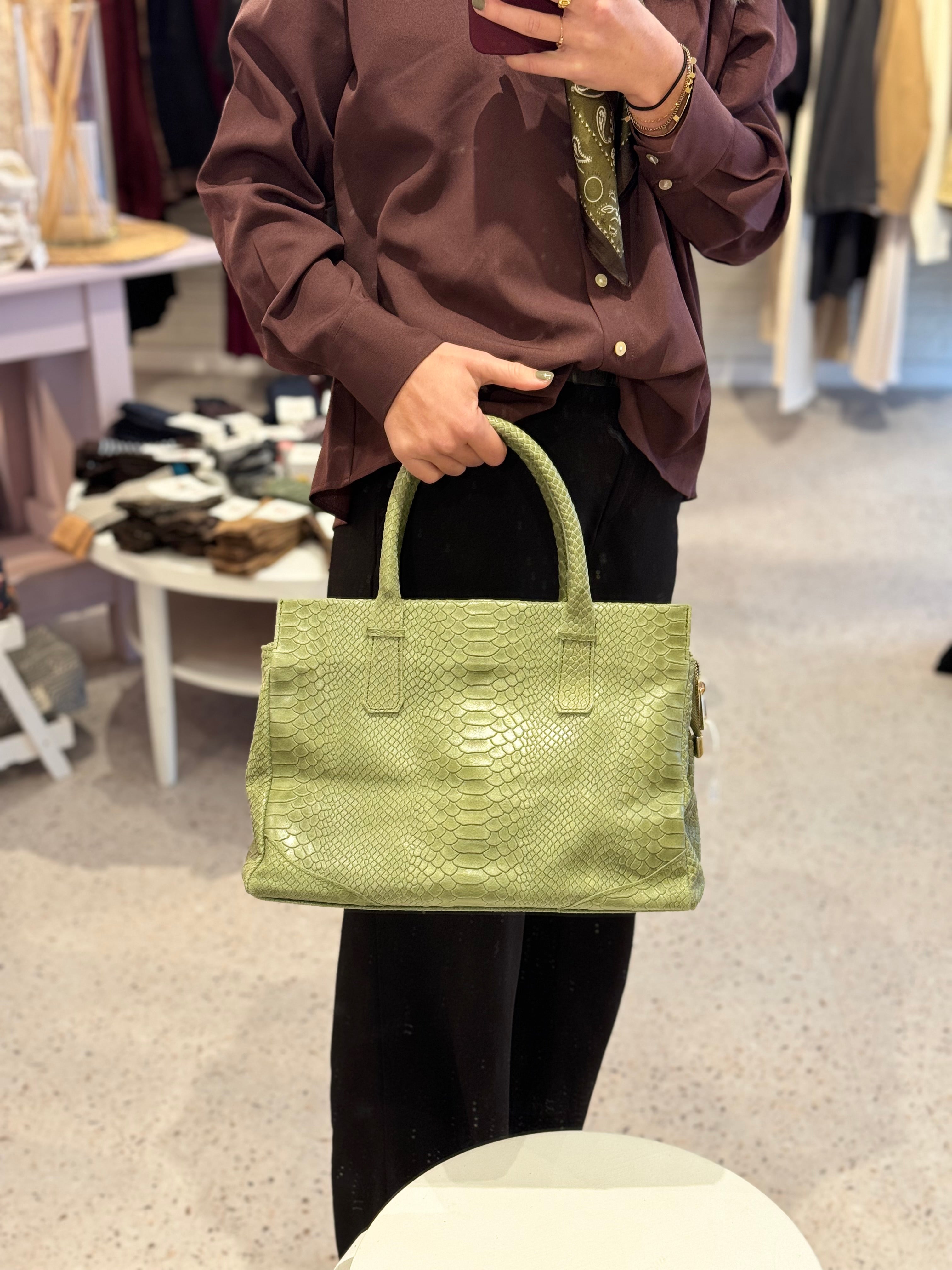 Khaki kroko