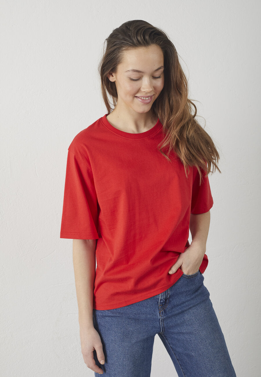 Heda red t-shirt