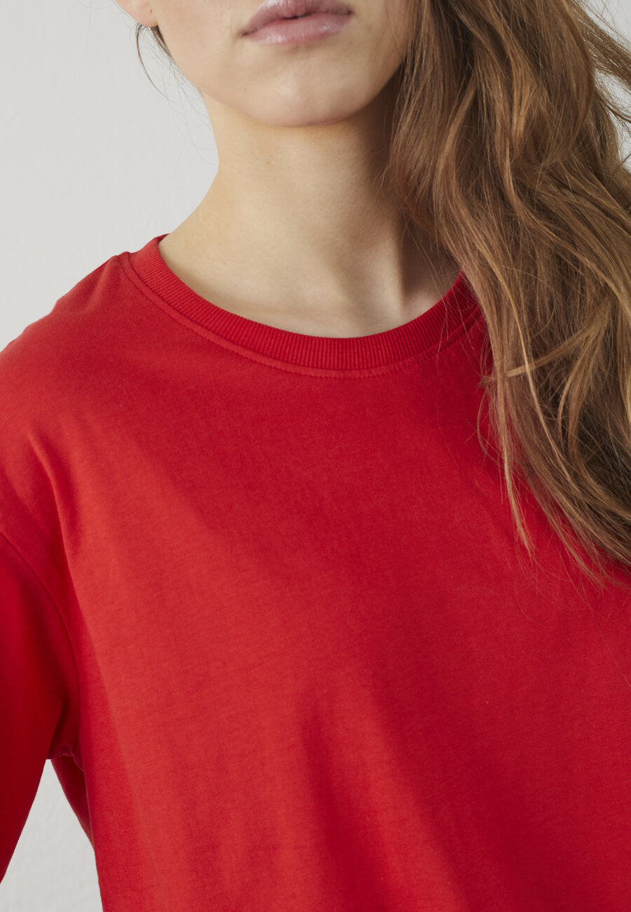 Heda red t-shirt