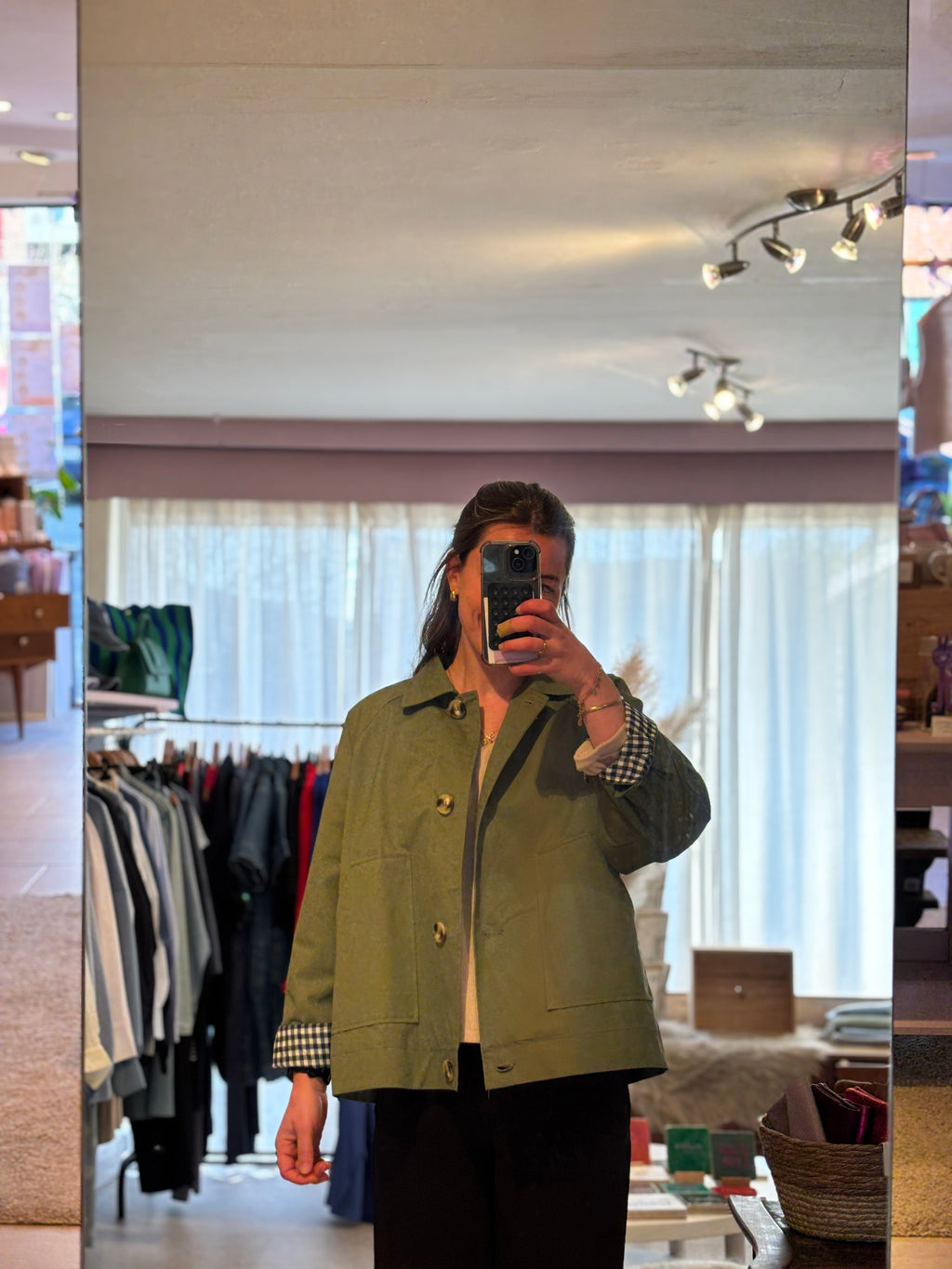 Korte trench khaki